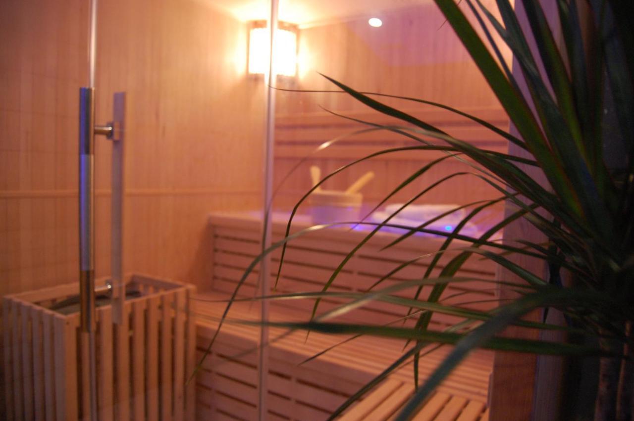 Bed and Breakfast Le Comptoir Des Ecoliers Gemozac Екстер'єр фото
