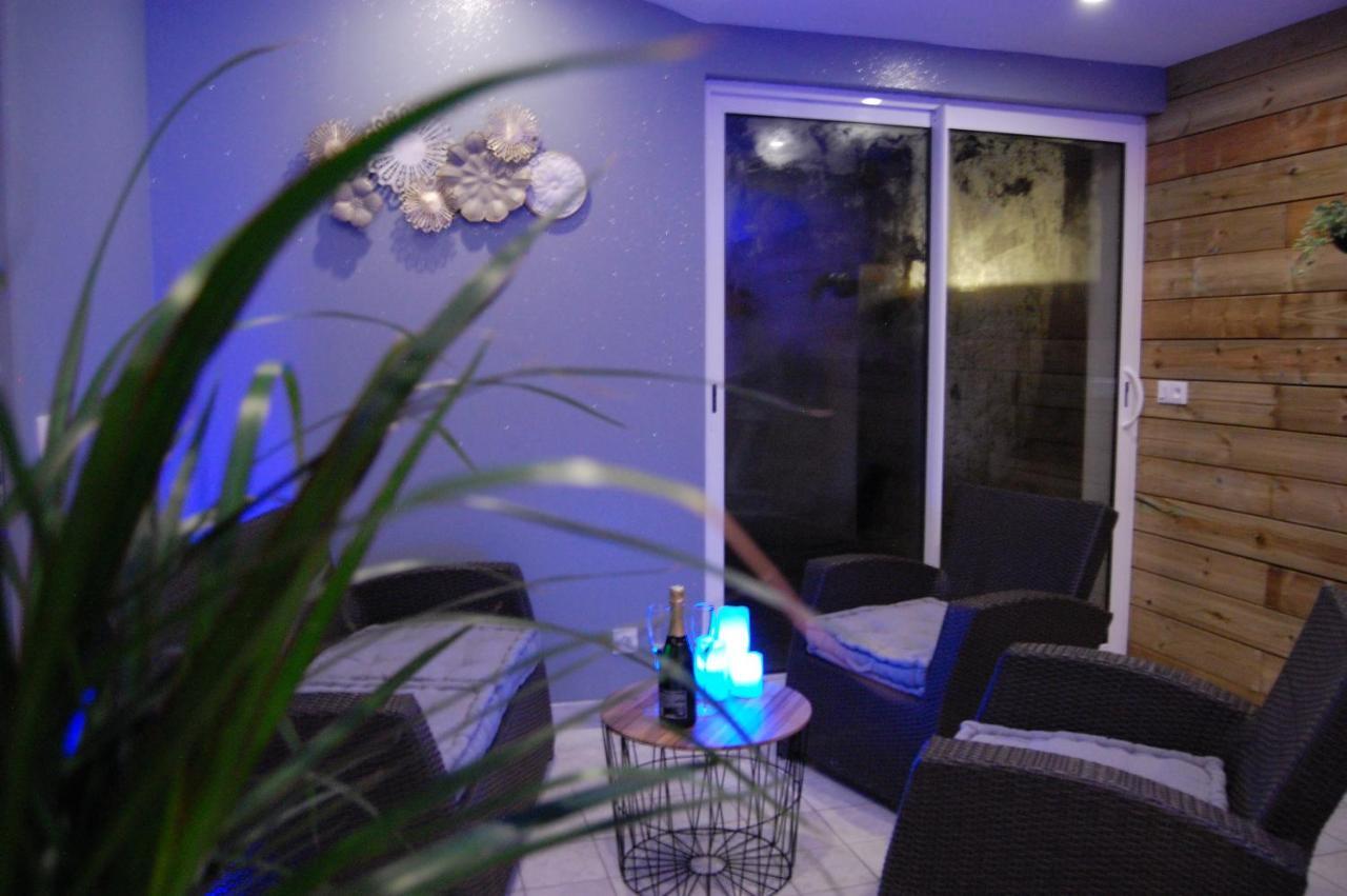 Bed and Breakfast Le Comptoir Des Ecoliers Gemozac Екстер'єр фото